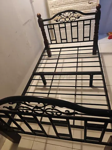 Bed ( Mattress free) foldable bed frame
