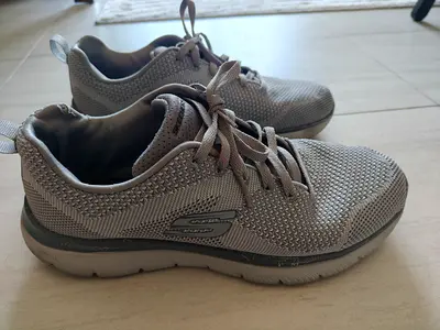 Skechers Brand Light Grey Mesh Sports Shoes / Sneakers, Memory Foam Sole, Very Good Condition