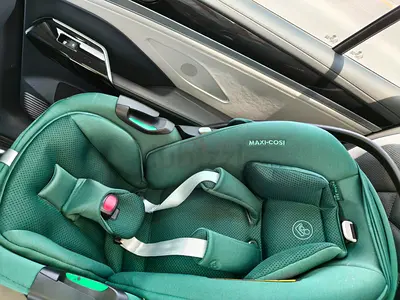 Car seat and base for sale - Maxi cosi iora air