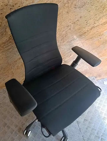 Embody Ergonomic Black Gaming Chair with Adjustable Armrests and Wheels Excellent condition