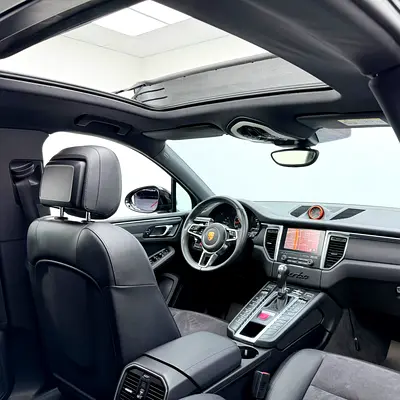 2017 Porsche MACAN photo 10
