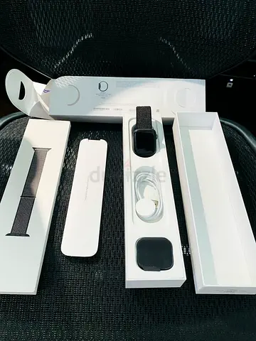 Apple Watch Series 4 44mm Midnight Aluminum Case with Magnetic Charger and Box Adapter