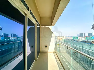 Studio with balcony Al Jaddaf | Near Metro | canal view | Ideal for Airport & Business Bay Staff