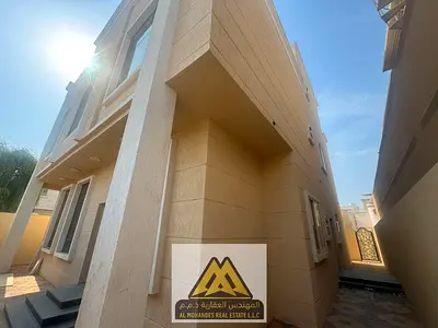 للإيجار فيلا بالياسمين عجمان، 8 غرف ماستر، مجلس وصالة، 3 تحت و4 فوق وروف، للعائلات 125 ألف.