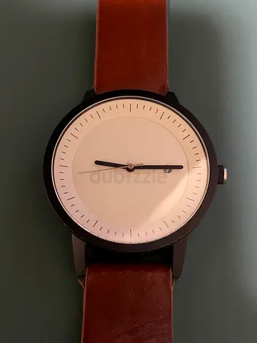 Minimalist mens wristwatch with brown leather strap — good condition