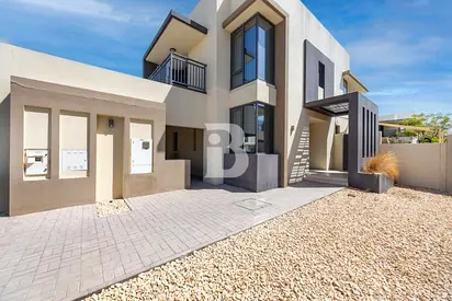 Ideal Family Living | Prime Location | End unit