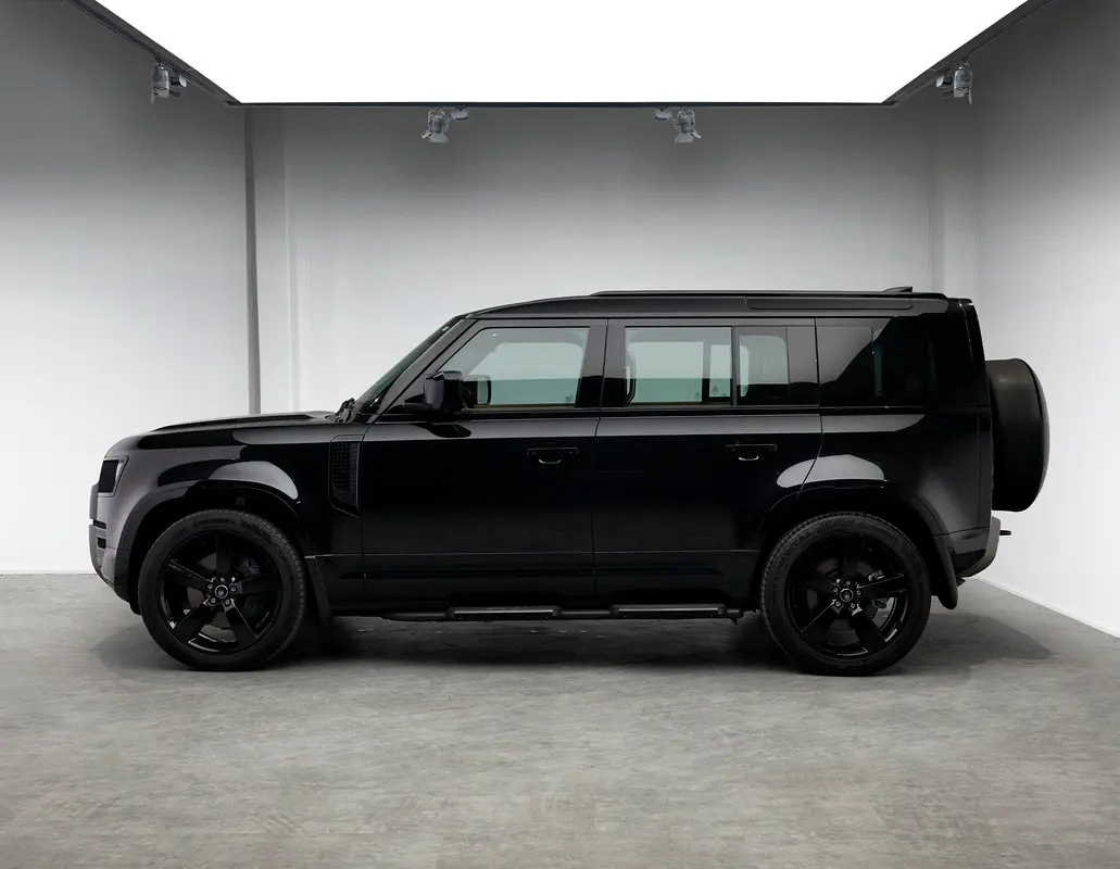 Land Rover Defender 2025