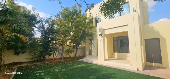 Luxury Living | Landscaped | Prime Location