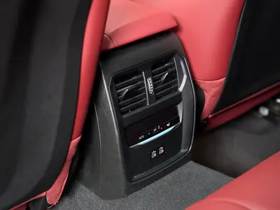 BMW 3 Series 320i, миниатюра 14