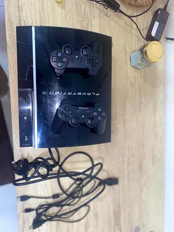PS3 Fat Jailbroken + 2 Controllers + Games Installed