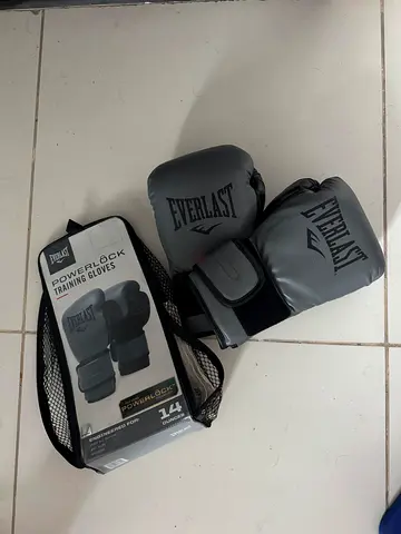 Everlast PowerLock Training Boxing Gloves – 14 oz – Like New
