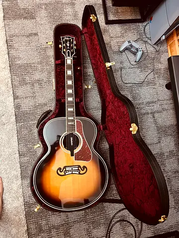 Gibson J200 Custom Shop