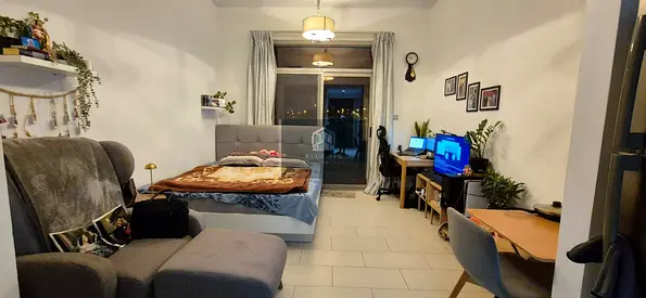 Chiller Free | Fully Furnished | Near to Bus Stop