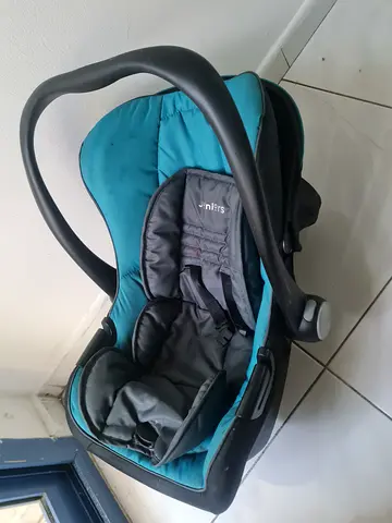 JUNIORS CAR SEAT FOR SALE