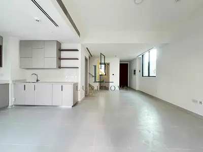 Spacious layout | Corner Bright unit | Close to Amenities