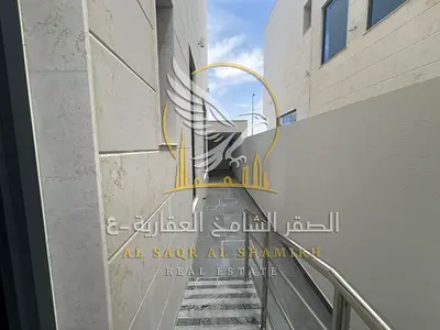 فيلا تجارية فاخرة  للايجار السنوي أول ساكن في الياسمين – تجهيزات مميزة وموقع استراتيجي فيلا تجارية جديدة بالكامل