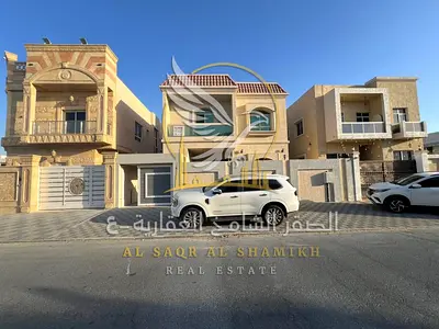 Detached villa, all rooms are master suites, maid's room, storage room with roof terrace
