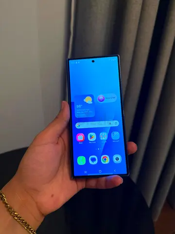 Samsung Galaxy Note-style Android phone, good condition