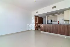Bright Spacious Unit | Vacant | Prime Amenities