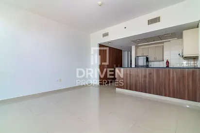 Bright Spacious Unit | Vacant | Prime Amenities