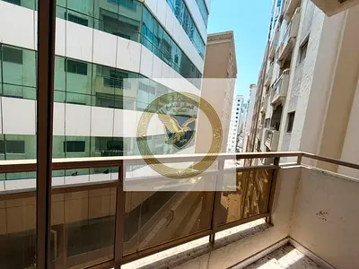 غرفتين وصاله في المحطه بلكون مساحات واسعه  موقع مميز وحيوي قريب من كل الخدمات وقريب من مخرج دبي