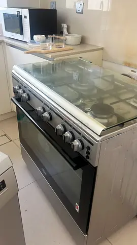 Stainless Steel Gas Cooker with Oven - Good Working Condition