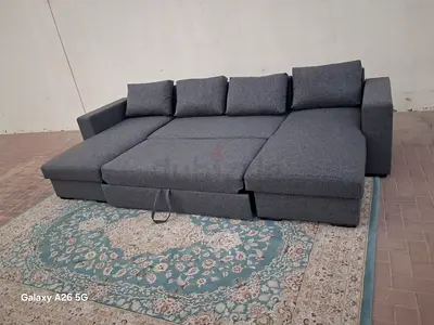 Minimal Modern Sofa – Excellent Condition
Simple and elegant sofa design for modern interiors.
Feat