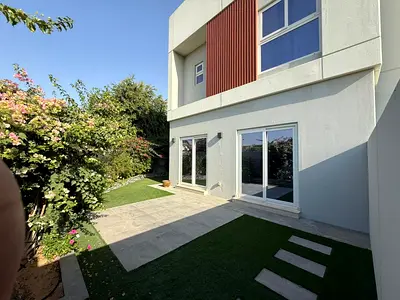 4BEDROOM CORNER VILLA WITH EASY ACCESS l LARGE GARDEN