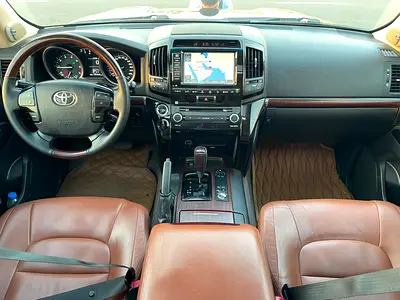 صورة 8 لـ 2015 Toyota LAND CRUISER