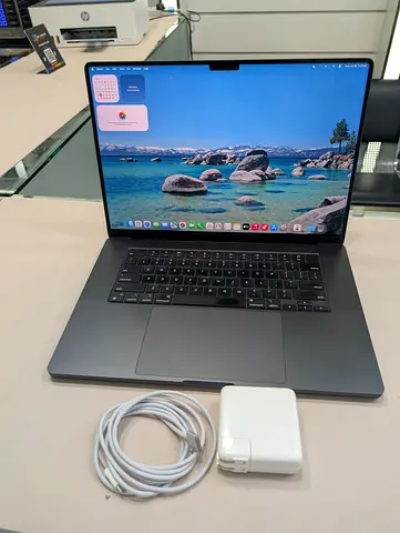 🔥 MacBook Pro M3 16-inch (2023) – 18GB RAM / 512GB SSD – Good Condition – Original Charger Included
