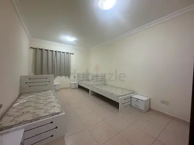 Exicutive working girls bed space available in near karama center