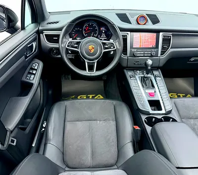 2017 Porsche MACAN photo 8