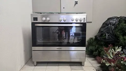 Used Samsung Stainless Steel Gas Range with Oven