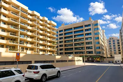 HUGE Layout - Chiller FREE 1BHK Near Sharaf DG Metro