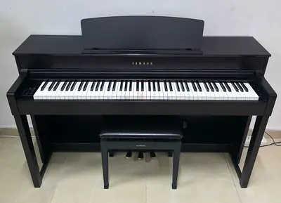 The Yamaha CLP-545 R (Dark Rosewood finish) is an advanced digital piano featuring the flagship