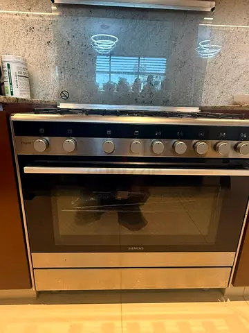Siemens freestanding gas range with oven - used very few times. Oven never used