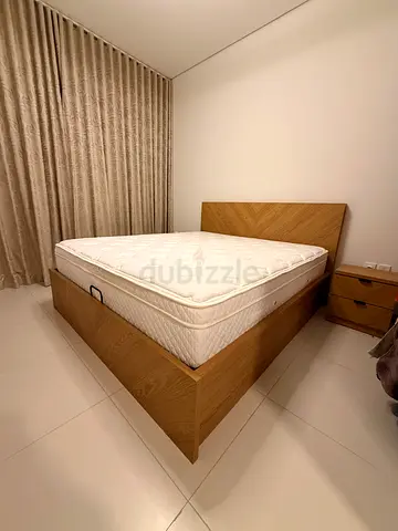 King Bed with Hydraulic Storage + 2 night stands + 6 Drawer Dresser with Mirror + Mattress 180x200