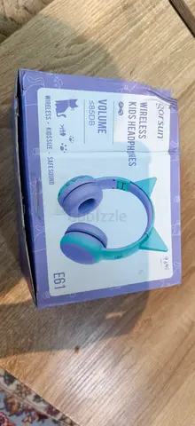 Kids wireless Bluetooth headphones with cat ears