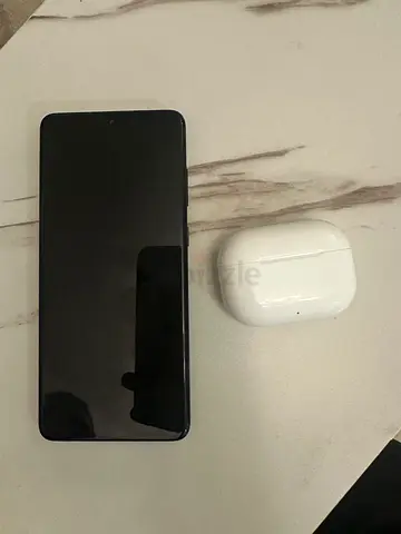 Samsung S20 Plus with huawei earbuds