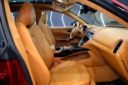 2021 Aston Martin DBX 照片 10