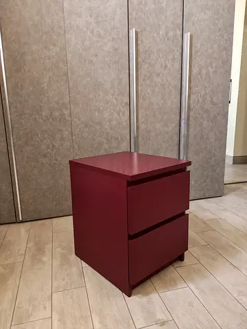 Compact burgundy 2-drawer bedside cabinet / nightstand