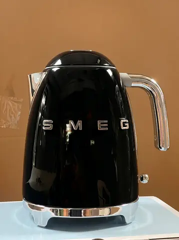 Smeg Black kattle. Brand new. Not Used