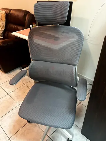 Ergonomic Office Chair with Headrest - Good Condition Al Qusais Aed 90 final