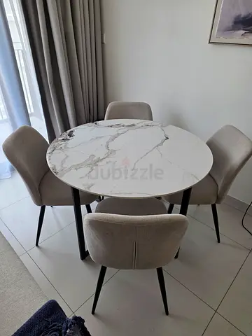Dining table and chairs set