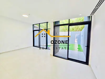 Single Row Like a Brand New Townhouse Fully Privacy