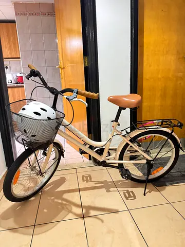 Cream City/Beach Cruiser Bicycle with Front Basket and Helmet
