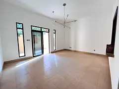 Rare 1BR with Private Garden | Vacant | Old Town