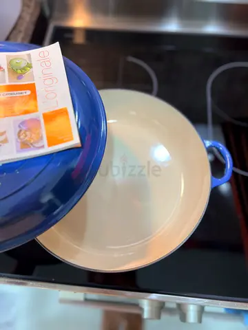 Le creuset Blue enameled cast iron oven / casserole with lid - very good condition new Price 1826
