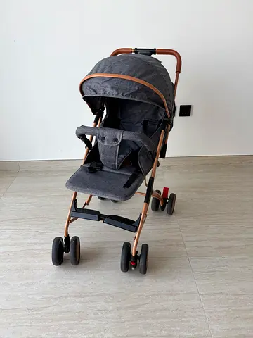Lightweight compact stroller JoyousSto / pram in grey - good condition