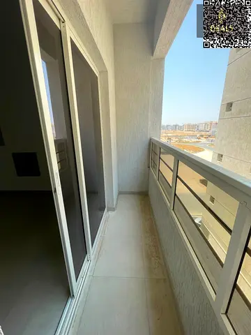 ✨ شقة غرفه وصاله مميزة بـ 33 ألف فقط مع بلكونة وإطلالة رائعة! ادفع على 4 أو 6 شيكات، وتأمين بشيك،